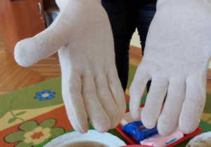 test białej rękawiczki